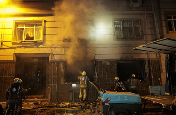 Fatih'te korkutan patlama! Çıkan yangında beş kişi yaralandı!